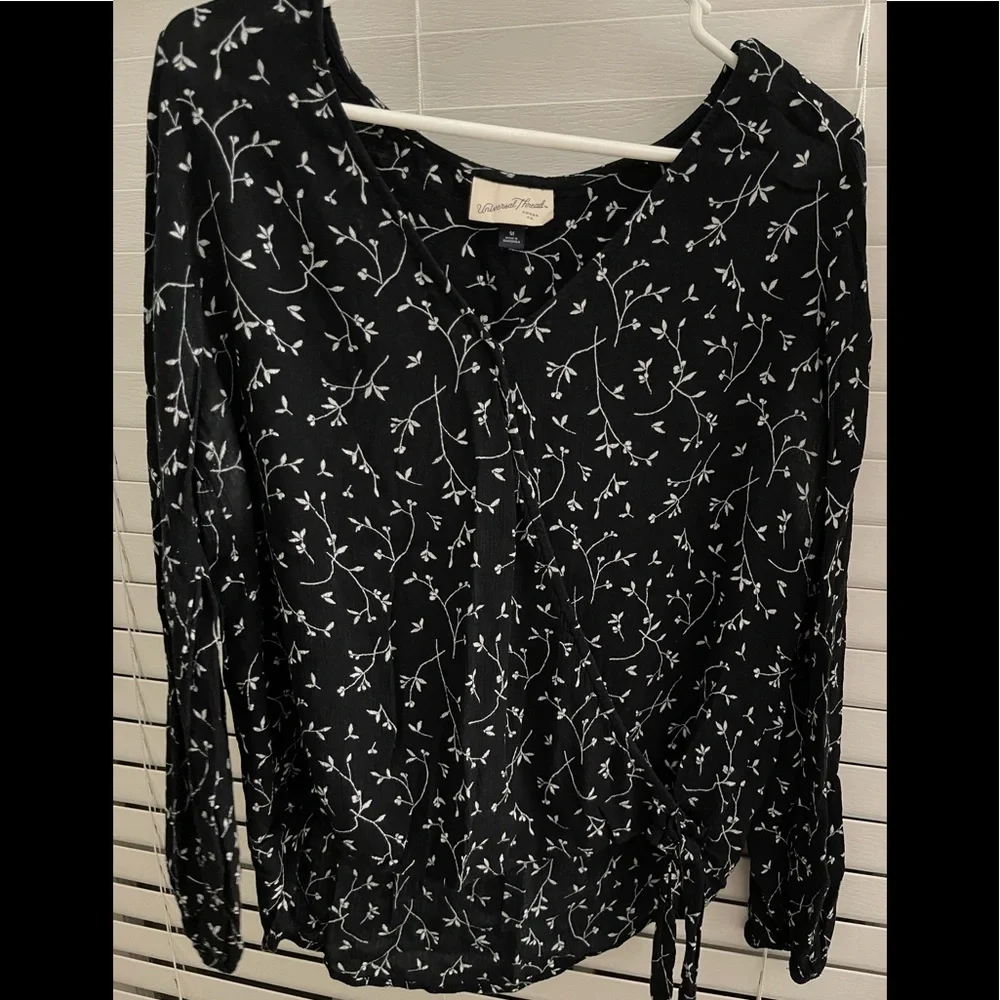 Universal Thread Faux Wrap Top - Picture 1 of 3